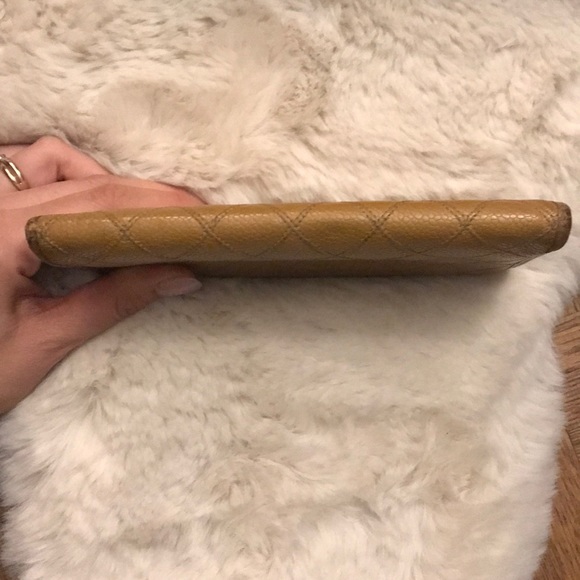 CHANEL - Beige Caviar Bifold Wallet - Picture 3 of 14
